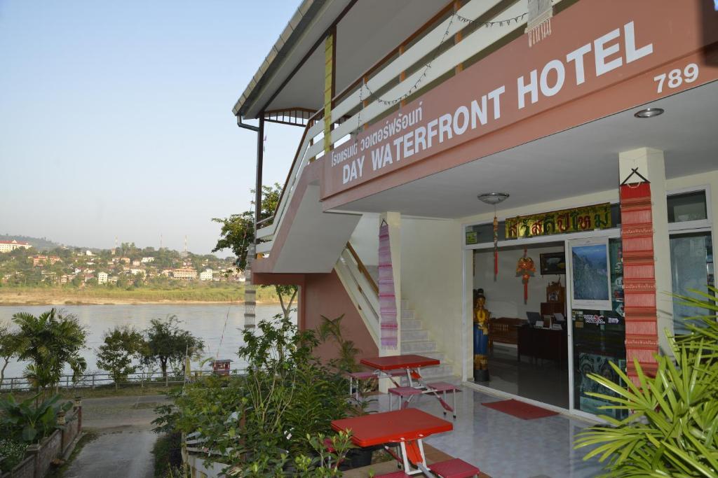 Day Waterfront Hotel Chiang Khong Exterior photo